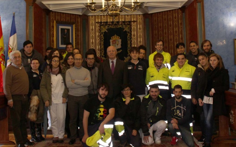 Los alumnos de la Escuela Taller firman contratos de formación y aprendizaje