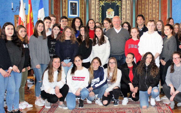 Visita de los alumnos del colegio Erasmus Gymnasium al Ayuntamiento de Reinosa
