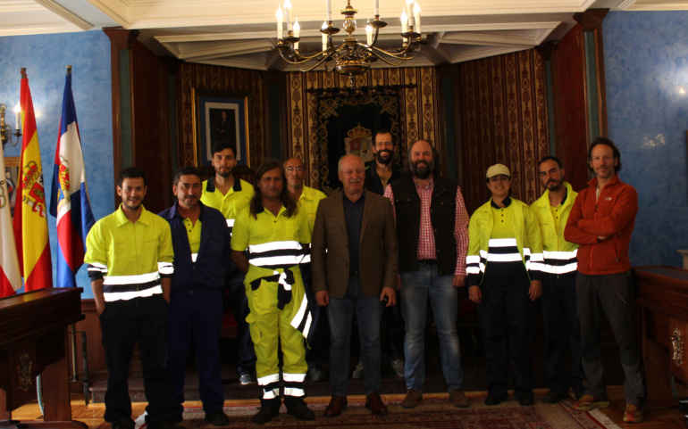 Firma de contratos del primer grupo de trabajadores contratados a través del programa de Corporaciones Locales