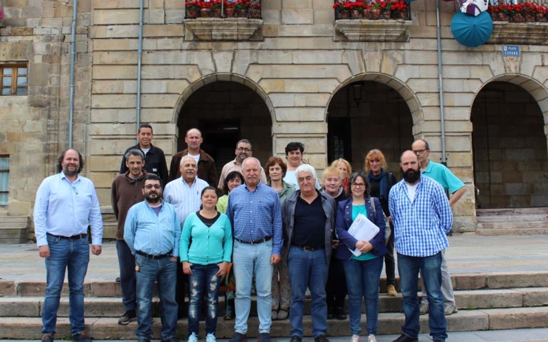 Firma de contratos de los alumnos-trabajadores del nuevo taller de empleo