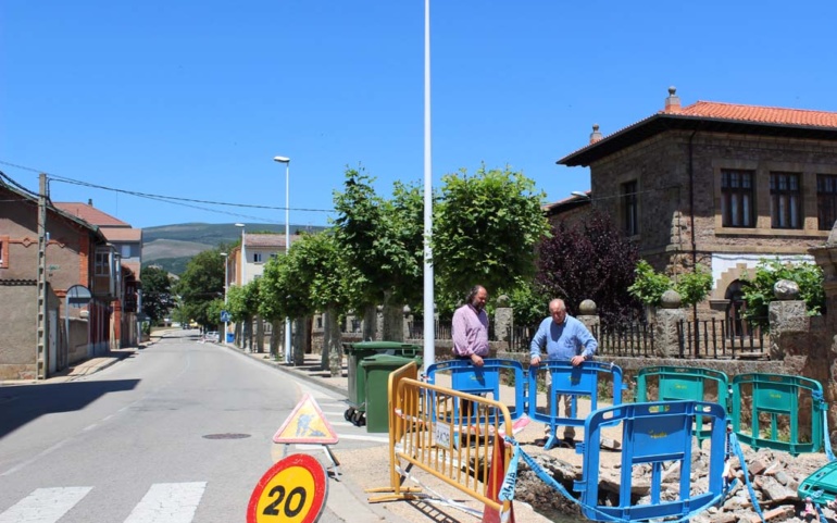 El Consistorio renueva la red de abastecimiento de la calle Concha Espina