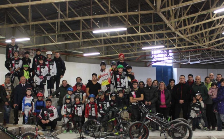 El Ayuntamiento cede en los meses mas fríos El Ferial para que la Escuela de Bike Trial continúe con su actividad