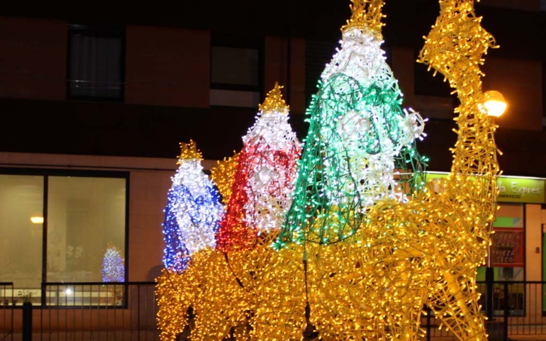 Reinosa da la bienvenida a la Navidad con el encendido del alumbrado
