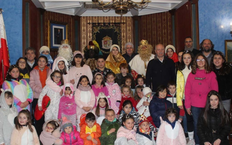 Cientos de reinosanos dan la bienvenida a los Reyes Magos de Oriente