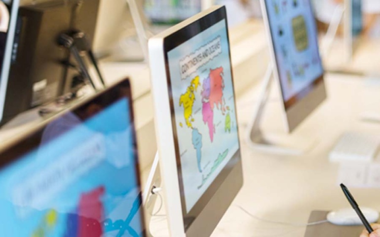 El Ayuntamiento se une a Adamo para ofrecer internet de alta velocidad gratis a escolares en riesgo de exclusión