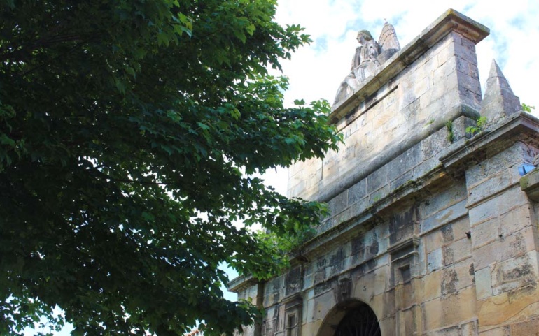 El Ayuntamiento reabre mañana los dos cementerios municipales