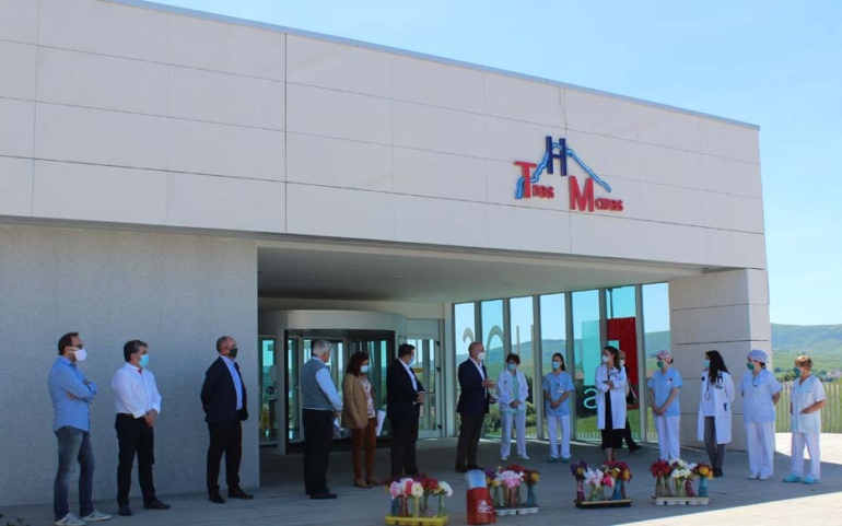 Homenaje de los Floristas, Coercan y el Ayuntamiento de Reinosa a la plantilla del Hospital Tres Mares