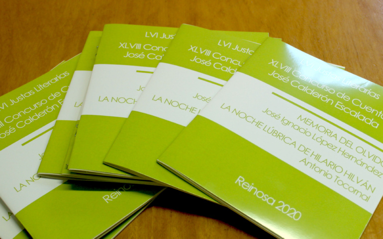 El Ayuntamiento distribuye el libro con los trabajos ganadores de las Justas Literarias y el Calderón Escalada