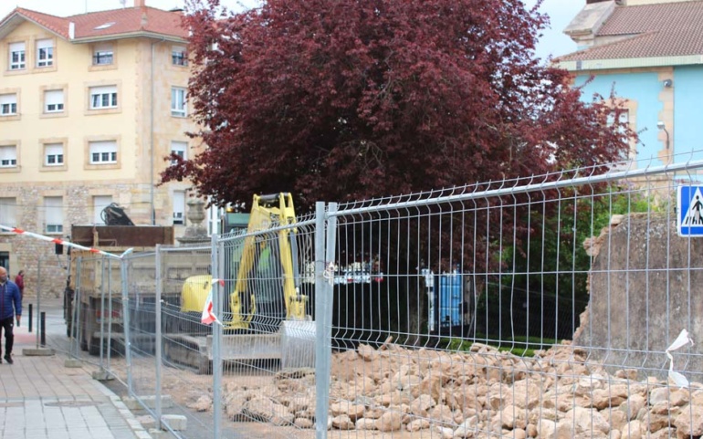 Iniciada la construcción del vial de doble dirección que comunica la Calle San Roque con la Fuente de La Aurora