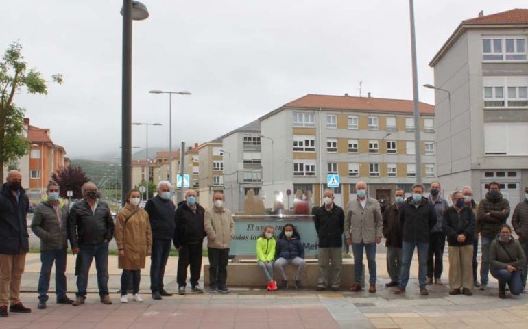 Instalado el monolito en homenaje a la labor educativa de los Hermanos Menesianos