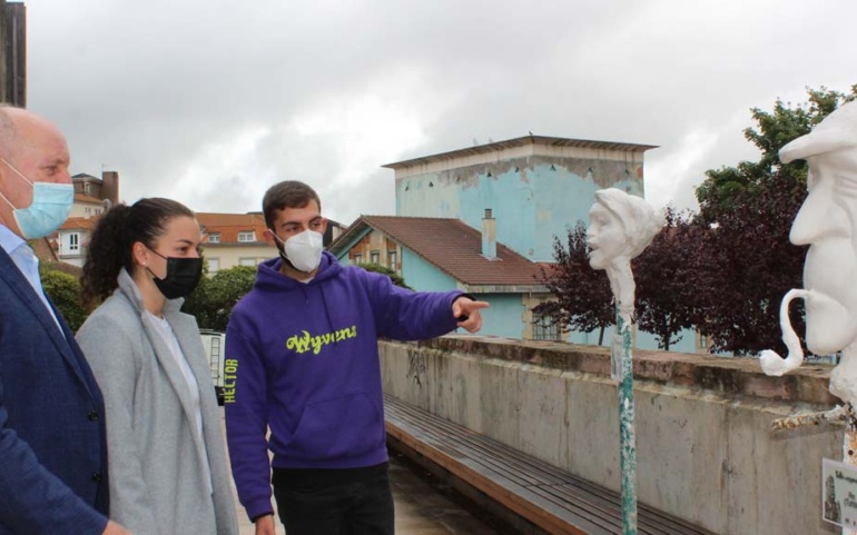 Exposición de talla carrocera en los exteriores del Impluvium