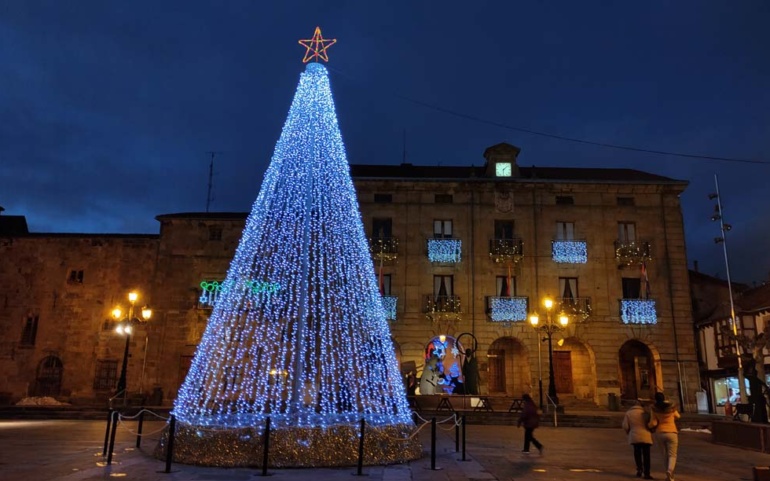 Reinosa enciende el alumbrado navideño