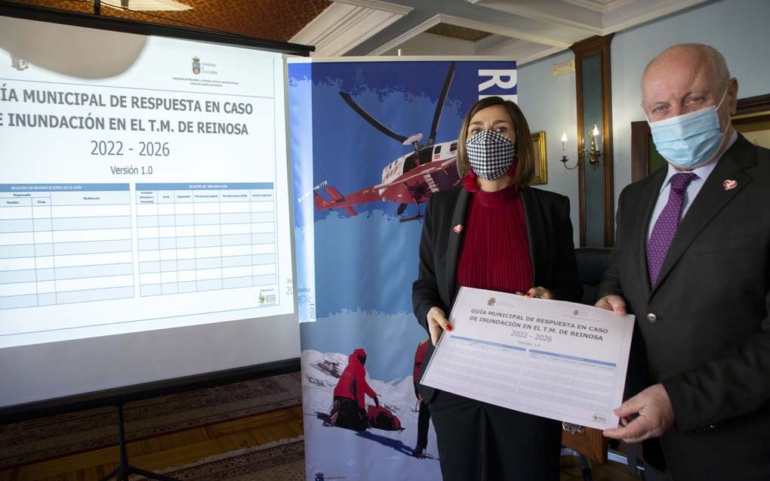 La Consejería de Presidencia e Interior dota a Reinosa de una guía de respuesta ante inundaciones