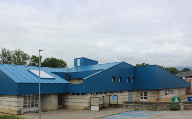 Redactados los pliegos de condiciones del contrato de servicios de la piscina climatizada