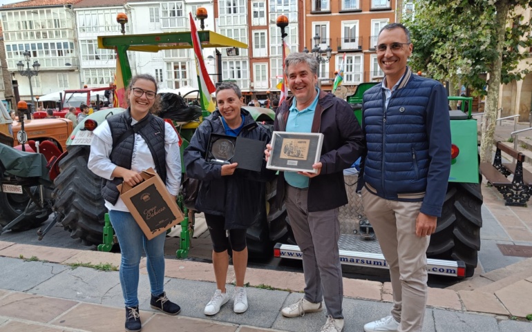 Llegan a Reinosa los participantes en la Ruta por Cantabria en Tractor Clásico
