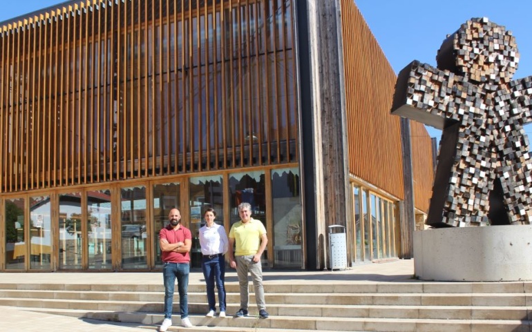 Recepción municipal a la reinosana Sonia Saiz antes de participar en el Reto Pelayo Vida