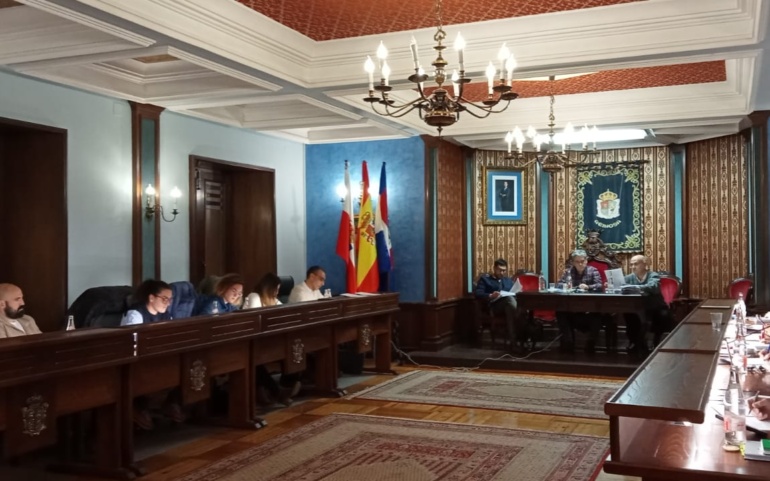 El Ayuntamiento mantiene servicios y beneficia a familias y emprendedores en las ordenanzas fiscales de 2024