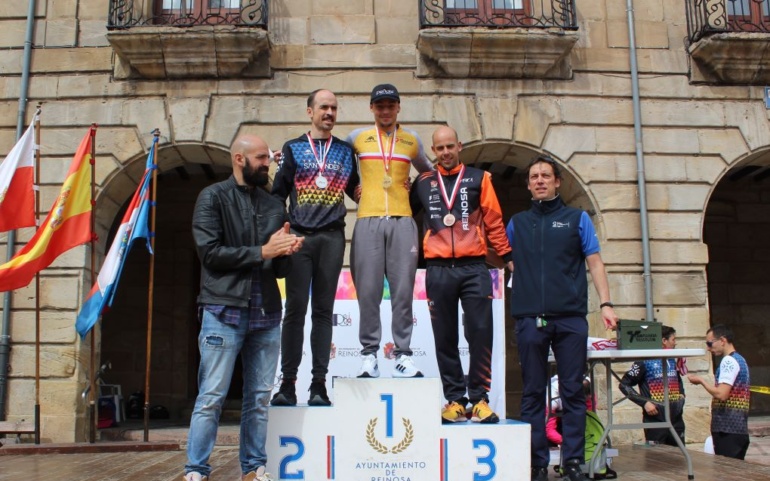 Gorka Núñez y Laura Álvarez se proclaman en Reinosa campeones de Cantabria de Duatlón Sprint