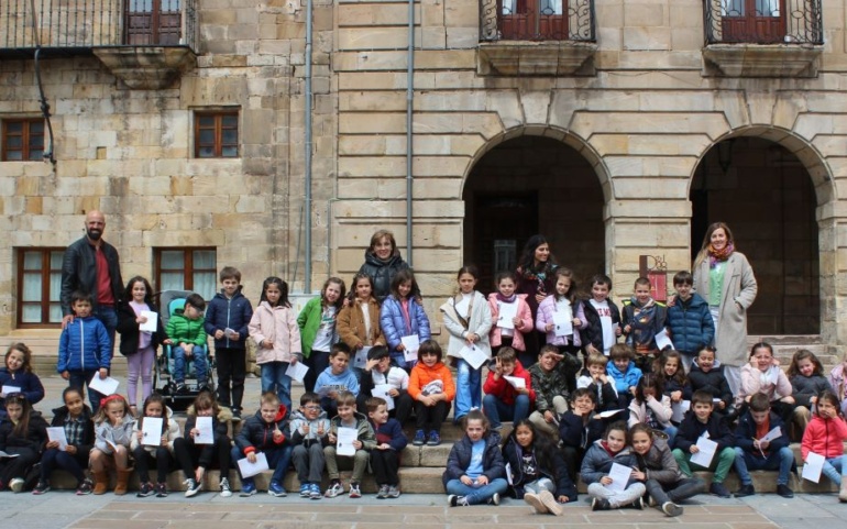 Visita al Ayuntamiento de los alumnos de 2º de Primaria del CEIP Alto Ebro