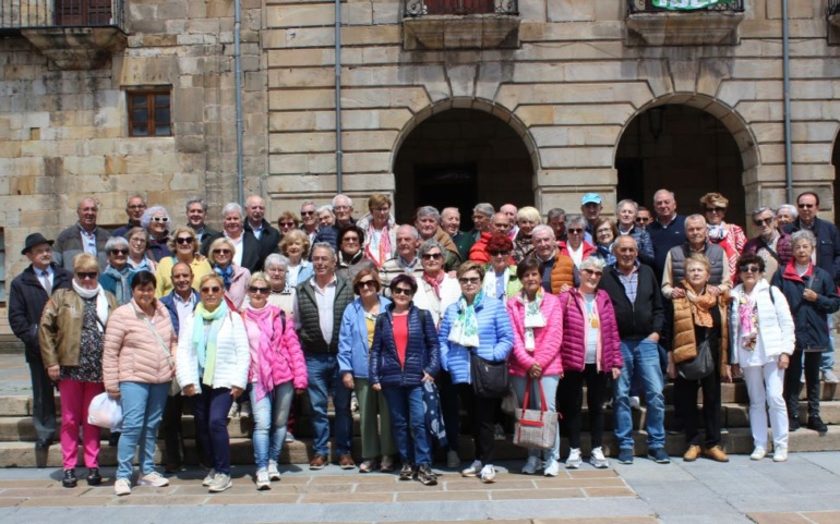 Visita de los socios de la Casa de Cantabria en Navarra a Reinosa