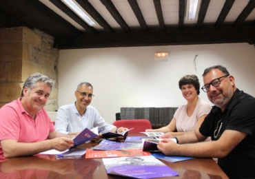 El Ayuntamiento y el FIS firman un convenio de colaboración que retoma la presencia del festival en la ciudad