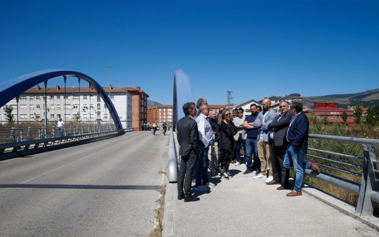 Iniciadas las obras de incremento de la capacidad del puente nuevo sobre el río Híjar