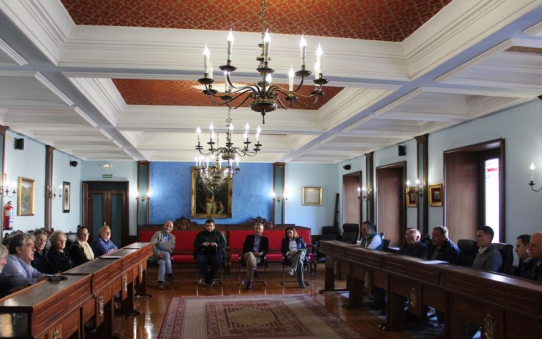 Salud informa a los ayuntamientos campurrianos de los pasos que se están dando para garantizar la cobertura sanitaria