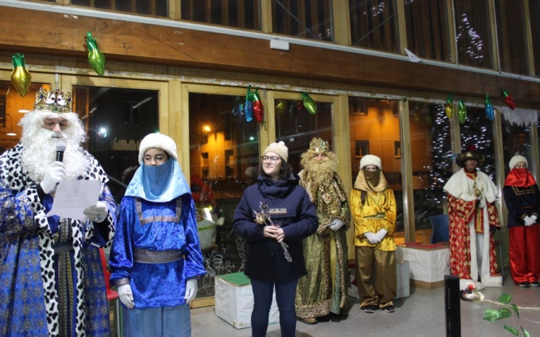 Los Reyes Magos celebran su tradicional recepción a los niños reinosanos en el Impluvium