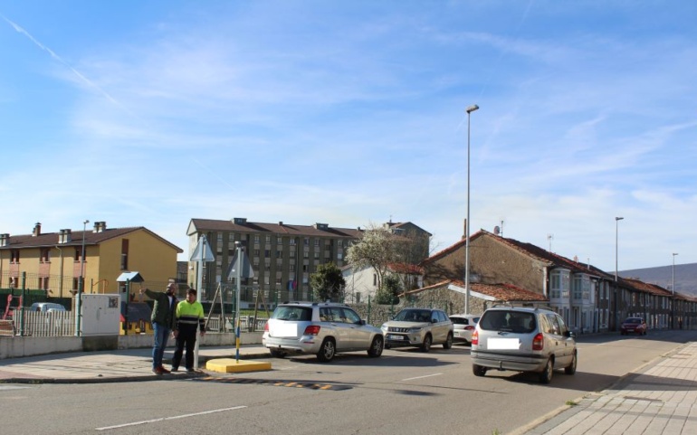 Instalados nuevos reductores de velocidad en la Avenida Cantabria y la Calle Tres Mares