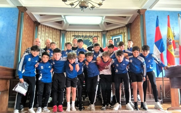 La Concejalía de Deportes felicita al equipo infantil B del C.D. Naval por su campeonato de Liga