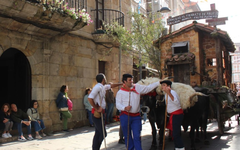 La carreta “Gracias al trabajo de mi abuelo, en casa nunca faltó puchero”  gana el certamen del Dia de Campoo