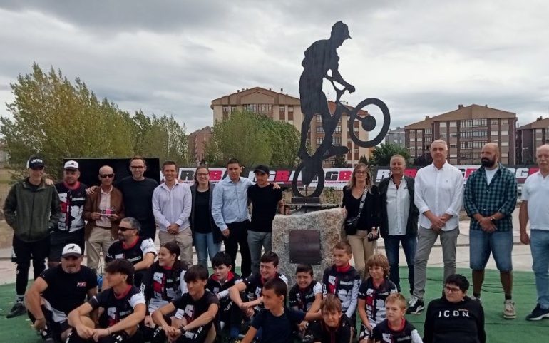 El bike park de Reinosa lleva desde hoy el nombre del piloto Raúl Gutiérrez