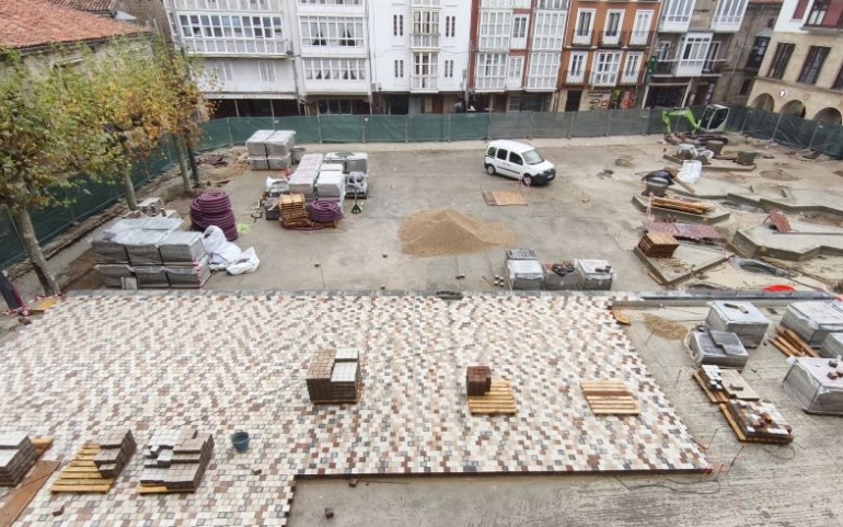 La obra de la Plaza de España no tiene nada que ver con el avance de las grietas de los torreones