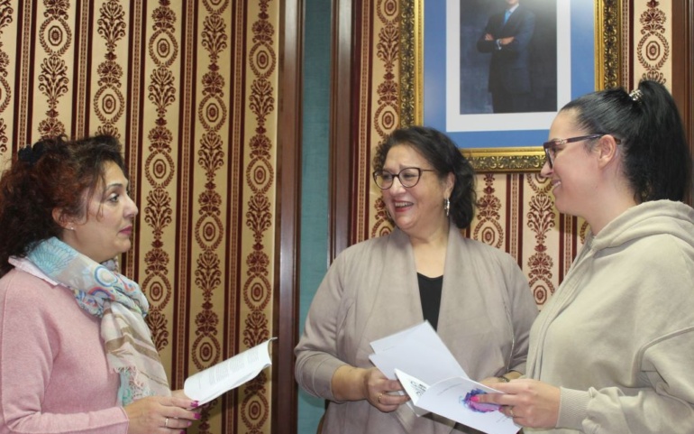 La concejala de Igualdad Mariola Marcos se reúne con la Asociación de Mujeres Gitanas Progresistas