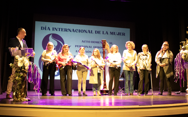 Reinosa homenajea a las trabajadoras de la Residencia San Francisco en el 8M
