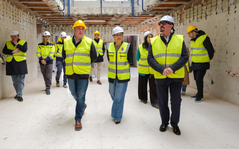 Buruaga anuncia que el Centro de salud de Reinosa reabrirá sus puertas en el último trimestre del año