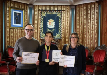 Daniel Cobos recibe el reconocimiento del Ayuntamiento de Reinosa tras lograr tres primeros premios nacionales de danza y clasificarse para el Europeo 2026