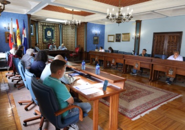 El pleno ordinario del ayuntamiento de Reinosa aborda asuntos de gestión municipal, servicios públicos y diversas mociones de los grupos políticos