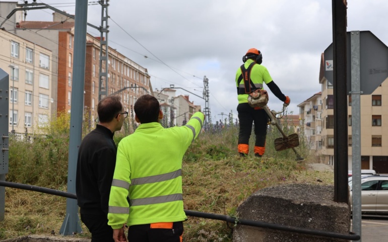 El Ayuntamiento de Reinosa consigue una actuación urgente de Adif para recuperar el entorno ferroviario de Duque y Merino