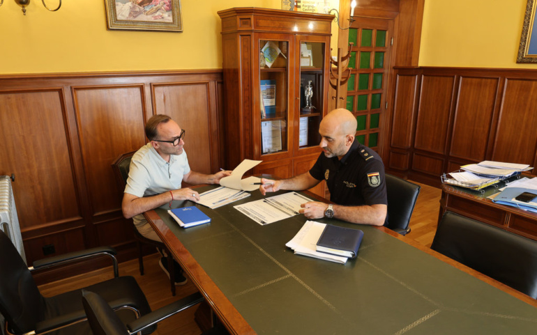 El Ayuntamiento de Reinosa y la Policía Nacional avanzan en la implantación de una oficina permanente en la ciudad
