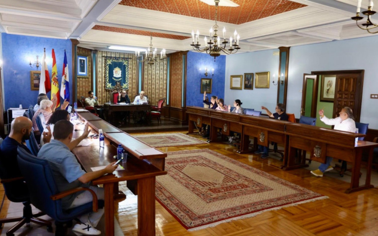 Reinosa aprueba el presupuesto y reduce a la mitad el gasto en liberaciones políticas y refuerza la inversión en obras y servicios
