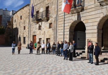 Reinosa guarda un minuto de silencio en memoria de las víctimas del accidente ferroviario de Toledo