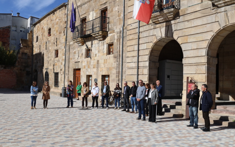 Reinosa guarda un minuto de silencio en memoria de las víctimas del accidente ferroviario de Toledo